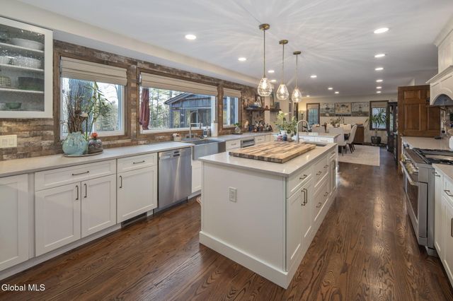 32 Fairway Court, Albany, NY 12208