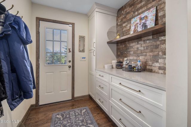 32 Fairway Court, Albany, NY 12208