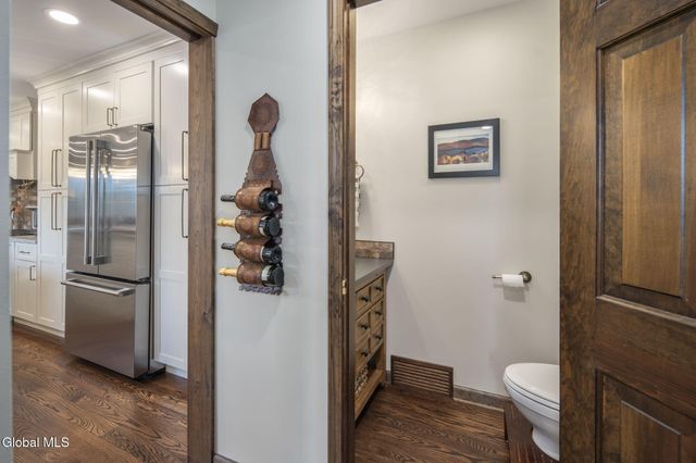 32 Fairway Court, Albany, NY 12208