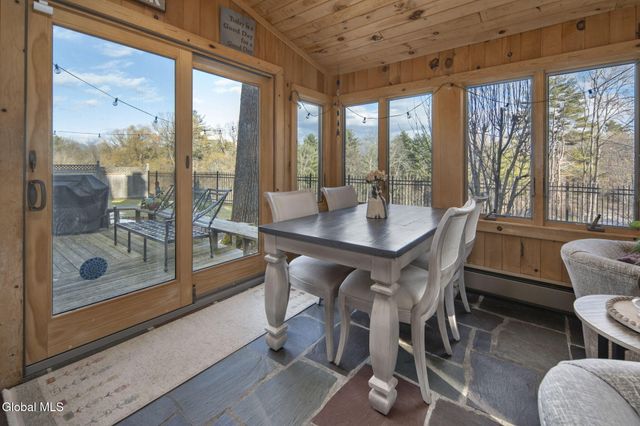 32 Fairway Court, Albany, NY 12208