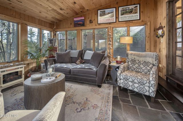 32 Fairway Court, Albany, NY 12208