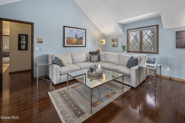 32 Fairway Court, Albany, NY 12208