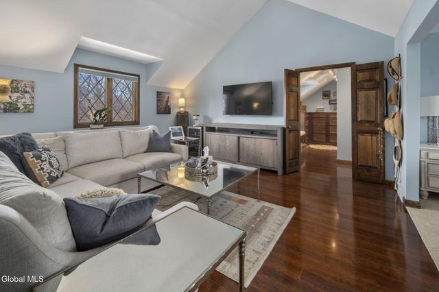 32 Fairway Court, Albany, NY 12208