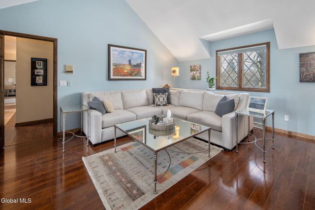 32 Fairway Court, Albany, NY 12208