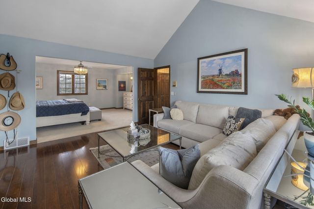 32 Fairway Court, Albany, NY 12208