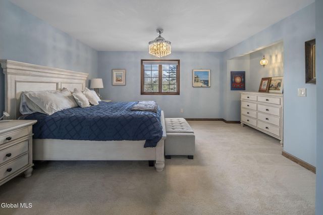 32 Fairway Court, Albany, NY 12208