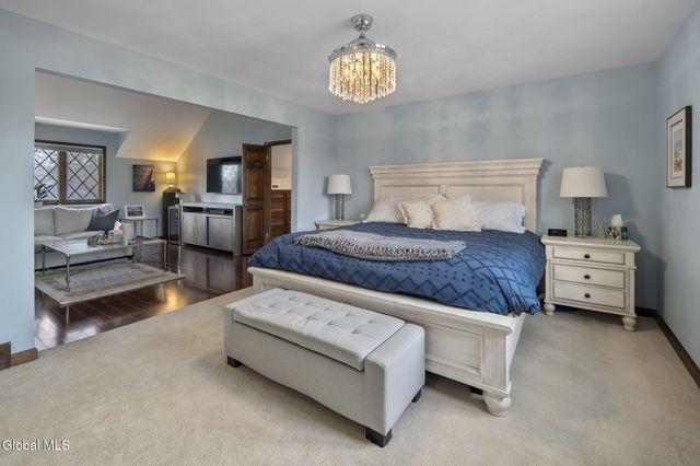 32 Fairway Court, Albany, NY 12208