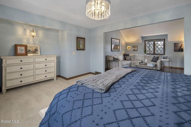 32 Fairway Court, Albany, NY 12208