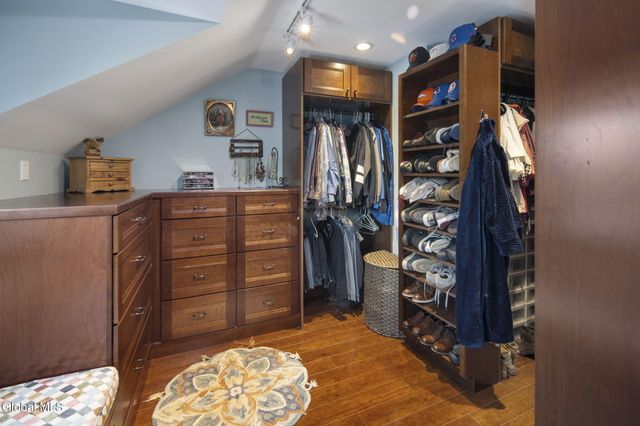 32 Fairway Court, Albany, NY 12208