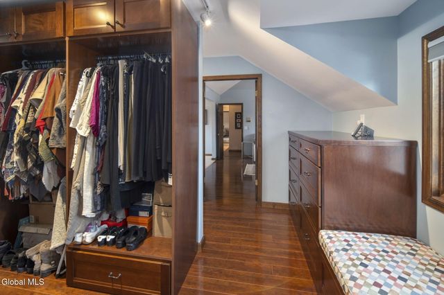 32 Fairway Court, Albany, NY 12208