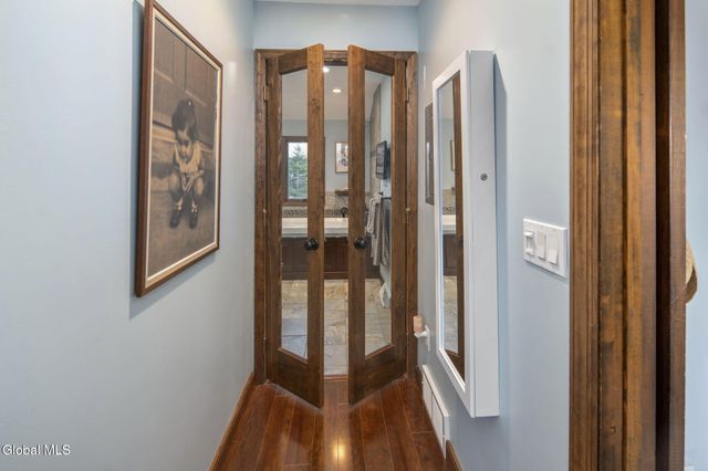 32 Fairway Court, Albany, NY 12208