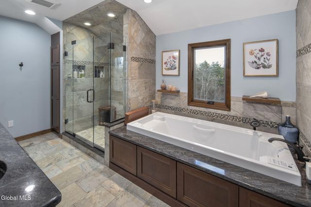 32 Fairway Court, Albany, NY 12208