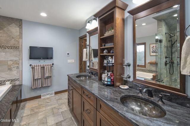 32 Fairway Court, Albany, NY 12208