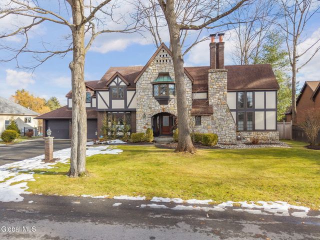 32 Fairway Court, Albany, NY 12208