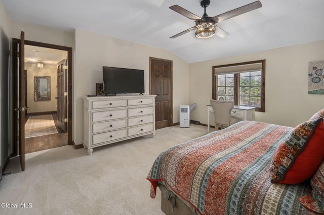 32 Fairway Court, Albany, NY 12208