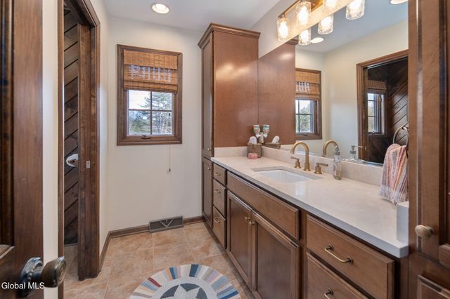 32 Fairway Court, Albany, NY 12208