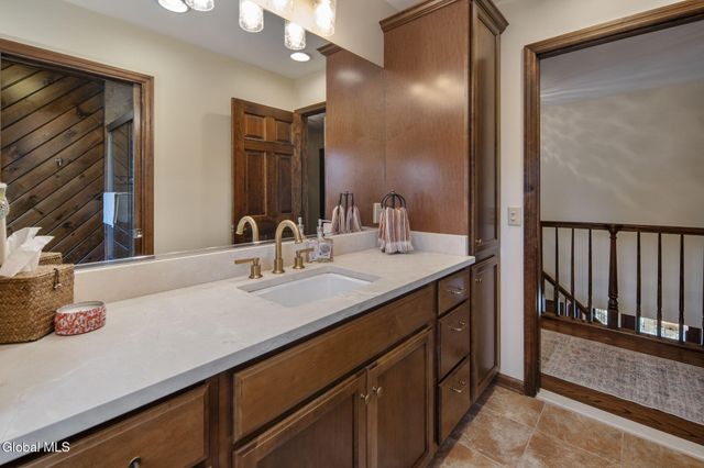 32 Fairway Court, Albany, NY 12208