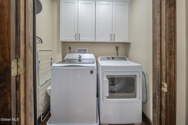 32 Fairway Court, Albany, NY 12208