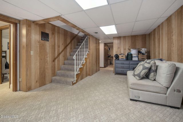 32 Fairway Court, Albany, NY 12208