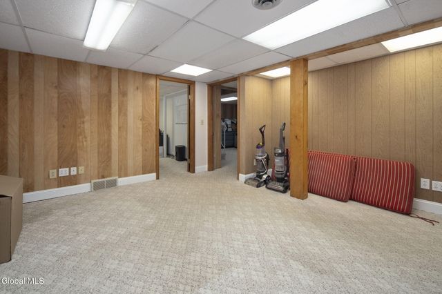 32 Fairway Court, Albany, NY 12208