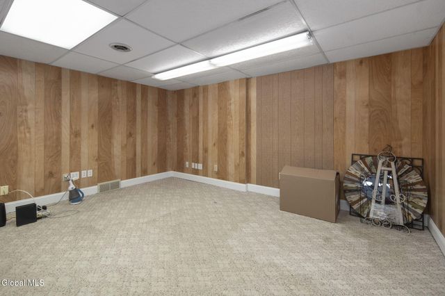 32 Fairway Court, Albany, NY 12208