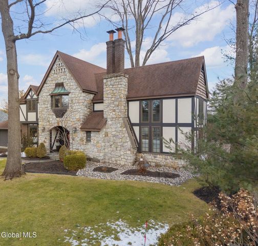 32 Fairway Court, Albany, NY 12208