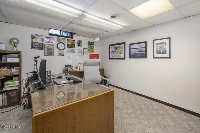 32 Fairway Court, Albany, NY 12208