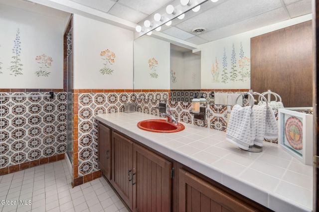 32 Fairway Court, Albany, NY 12208