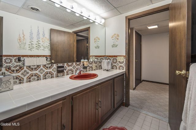 32 Fairway Court, Albany, NY 12208