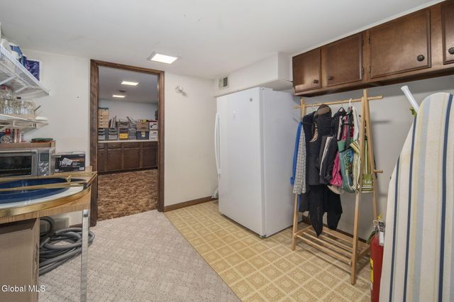 32 Fairway Court, Albany, NY 12208