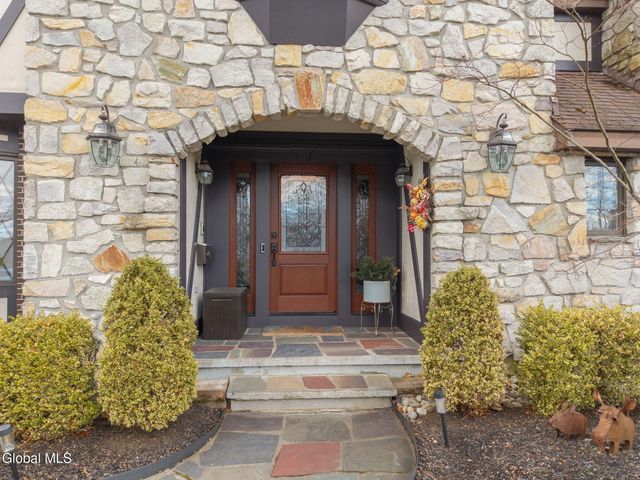 32 Fairway Court, Albany, NY 12208