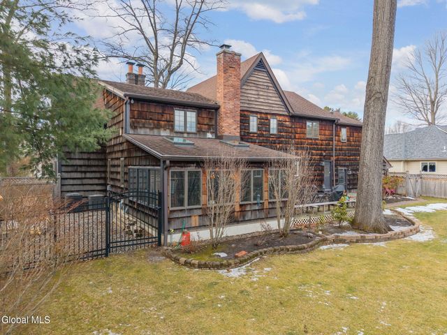 32 Fairway Court, Albany, NY 12208