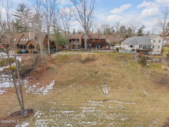 32 Fairway Court, Albany, NY 12208