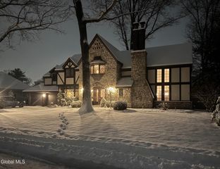 32 Fairway Court, Albany, NY 12208