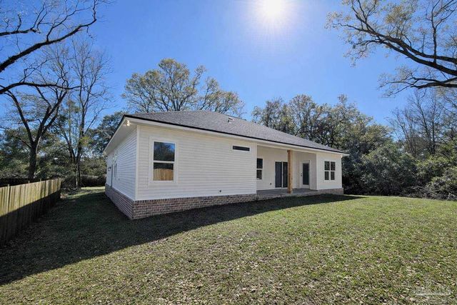 4046 Woodfin Cir, Pace, FL 32571