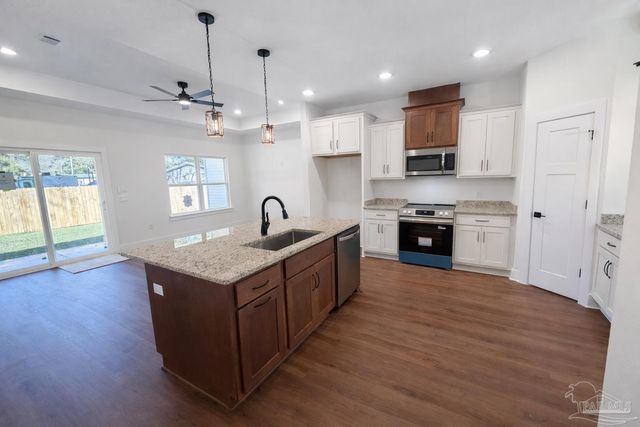 4046 Woodfin Cir, Pace, FL 32571