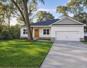 4046 Woodfin Cir, Pace, FL 32571