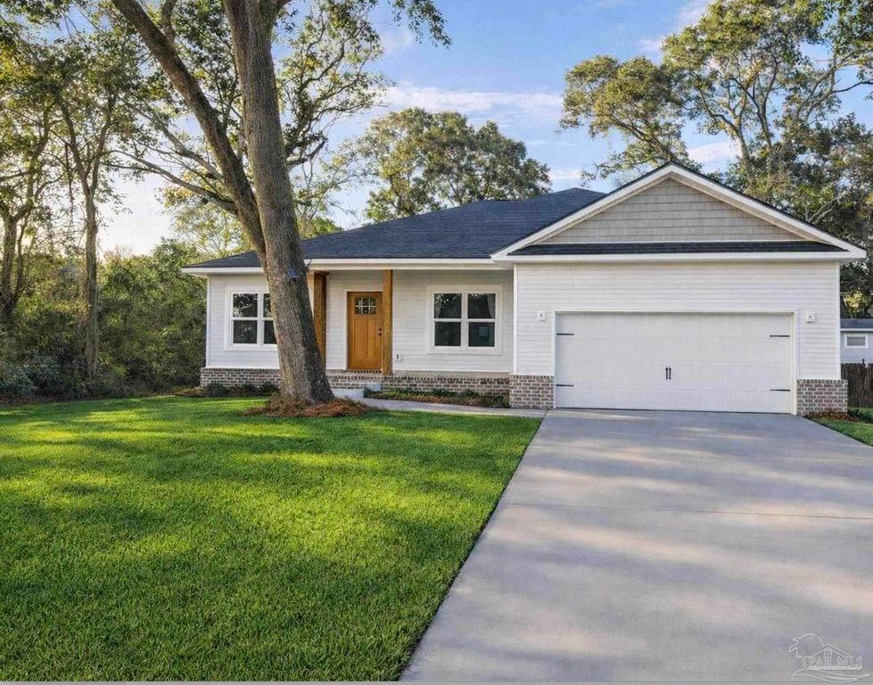 4046 Woodfin Cir, Pace, FL 32571