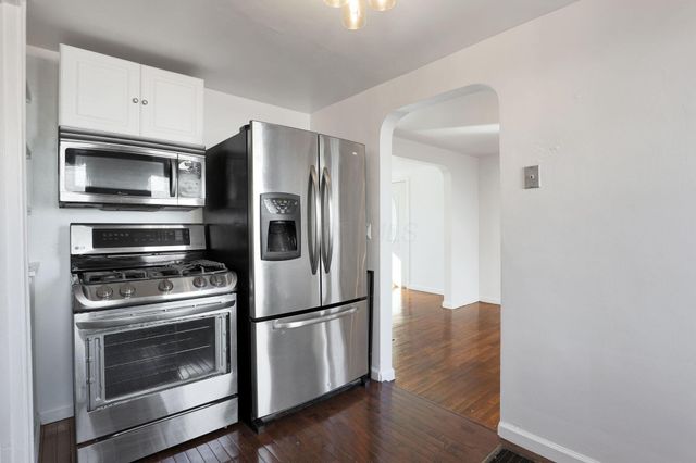 1938 Myrtle Avenue, Columbus, OH 43211