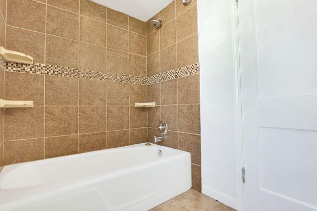 1938 Myrtle Avenue, Columbus, OH 43211