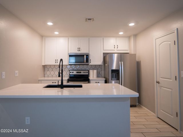 8737 E Pebble Stone Lane, Tucson, AZ 85730