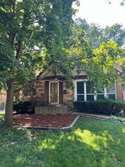 1860 Belleview Avenue, Westchester, IL 60154