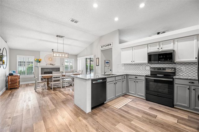 2415 MOON HARBOR WAY, Middleburg, FL 32068