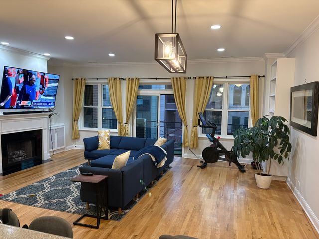 3059 N Lincoln Avenue B, Chicago, IL 60657