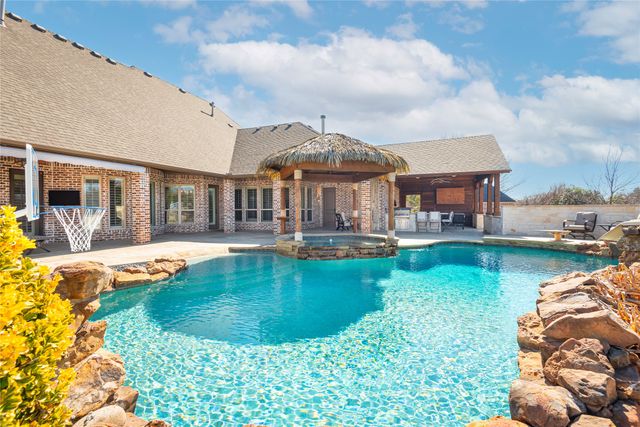 3305 Twin Lakes Drive, Celina, TX 75078