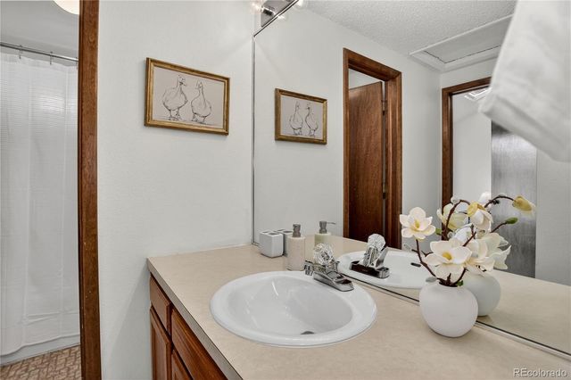 2082 S Helena Street A, Aurora, CO 80013