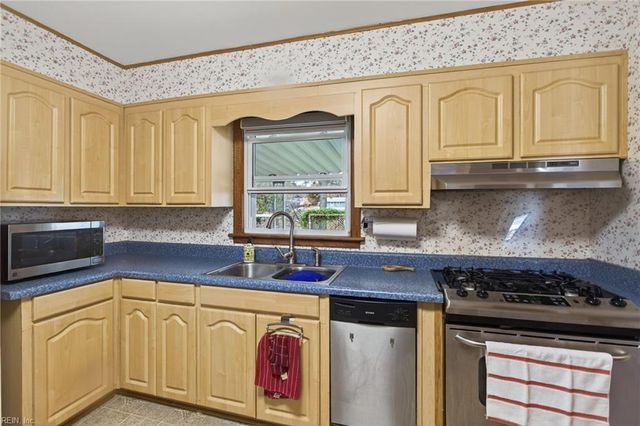 1805 Sunset DR, Norfolk, VA 23503