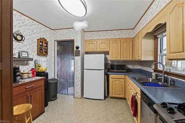 1805 Sunset DR, Norfolk, VA 23503