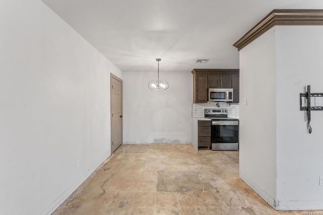 907 Dawson, San Antonio, TX 78202