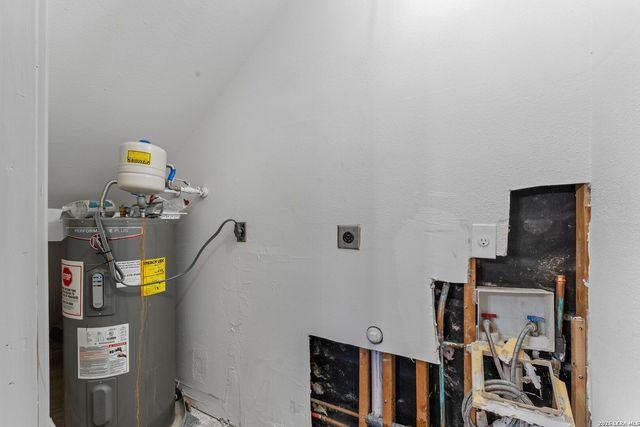 907 Dawson, San Antonio, TX 78202